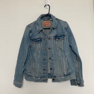 Levi’s womens denim jacket